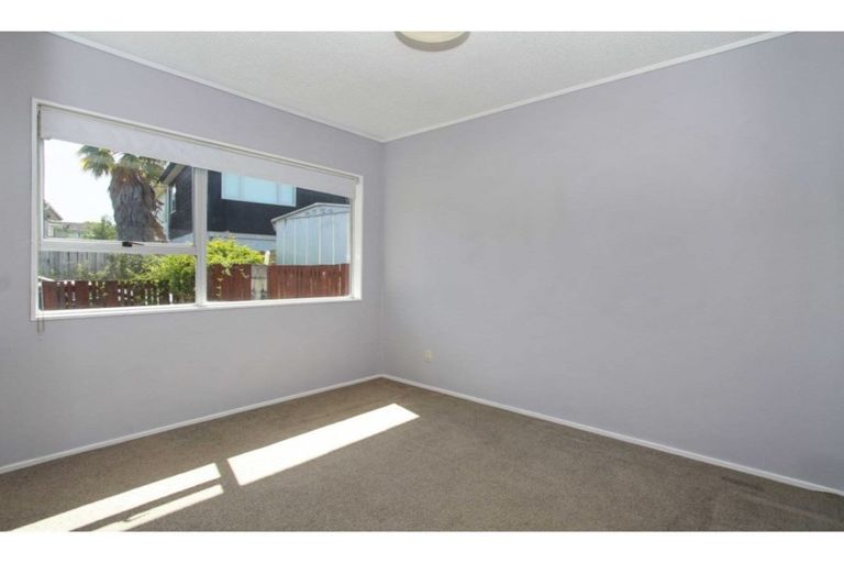 Photo of property in 1/117 Lynn Road, Bayview, Auckland, 0629