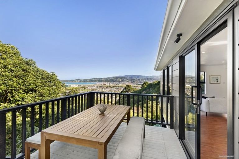 Photo of property in 5 Inverell Way, Seatoun, Wellington, 6022