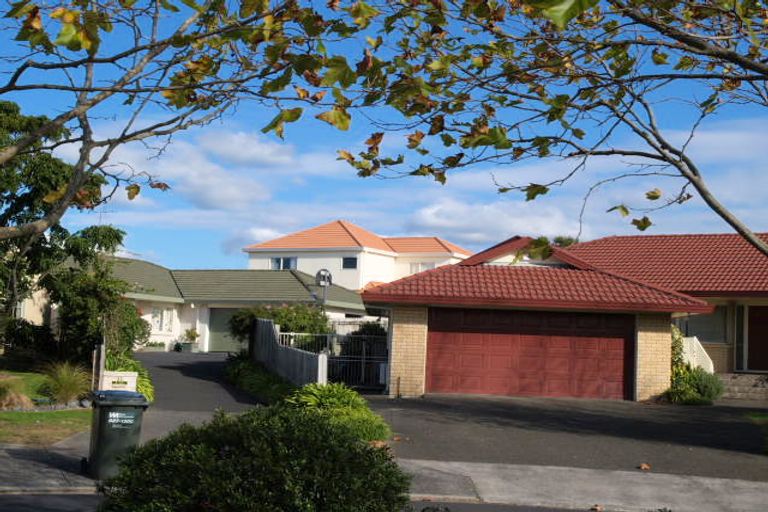 Photo of property in 11 Caldbeck Rise, Northpark, Auckland, 2013