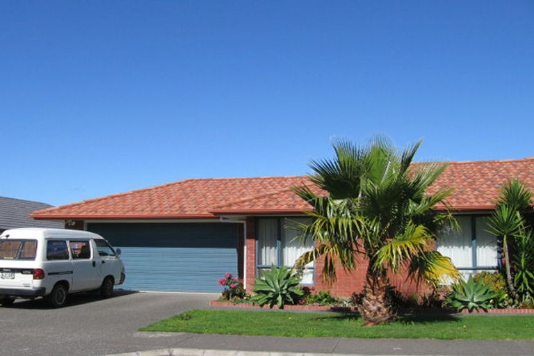 Photo of property in 1 Tollana Road, Te Atatu Peninsula, Auckland, 0610