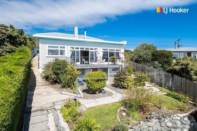 Photo of property in 121 Larnach Road, Vauxhall, Dunedin, 9013