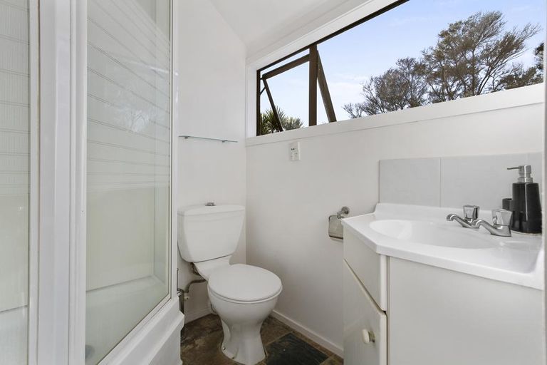 Photo of property in 1048 Scenic Drive North, Swanson, Auckland, 0816