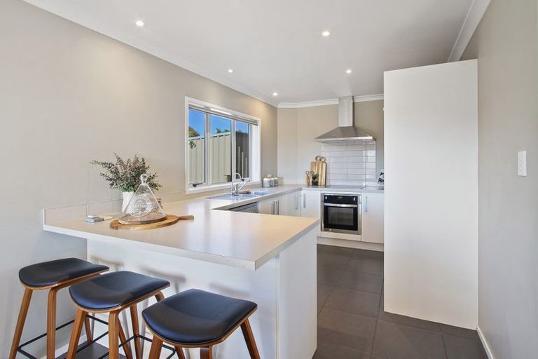 Photo of property in 543 Scenic Drive, Waiatarua, Auckland, 0612