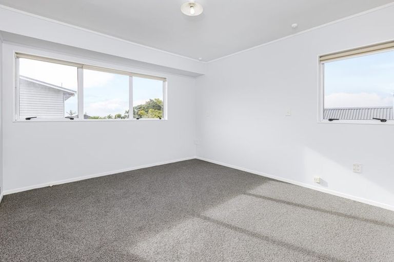 Photo of property in 2/41 Uxbridge Road, Mellons Bay, Auckland, 2014