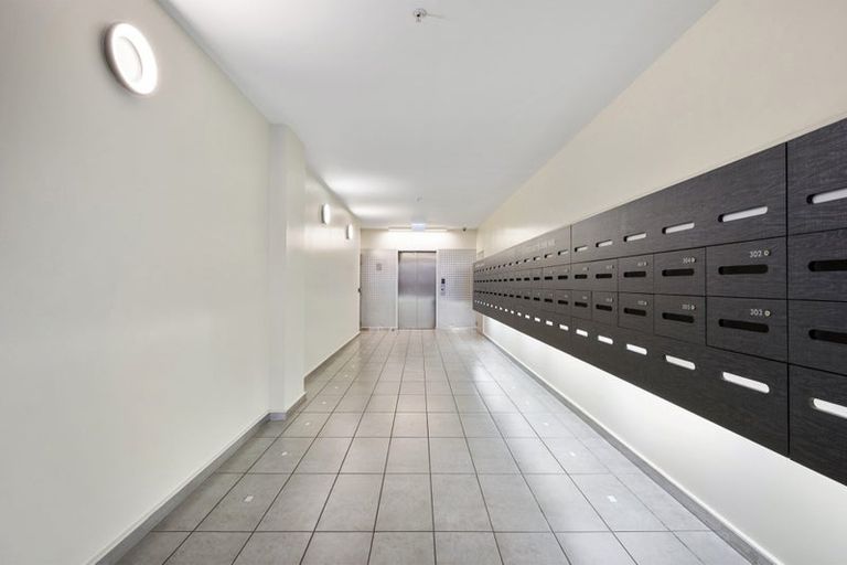 Photo of property in City Lodge, 701/115 Vivian Street, Te Aro, Wellington, 6011