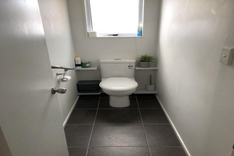 Photo of property in 2/30 Norwood Road, Bayswater, Auckland, 0622