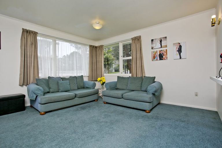 Photo of property in 22 Sequoia Place, Sunnynook, Auckland, 0620