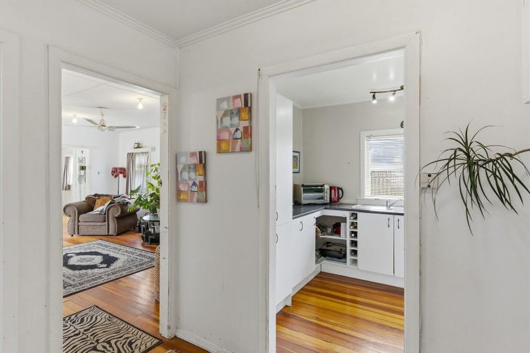 Photo of property in 13 Rua Road, Paraparaumu Beach, Paraparaumu, 5032