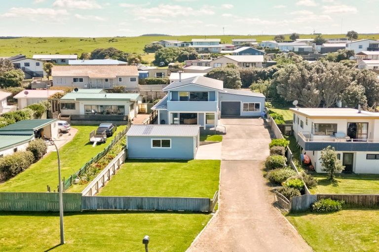 Photo of property in 8 Nukumaru Parade, Waiinu Beach, Whanganui, 4588