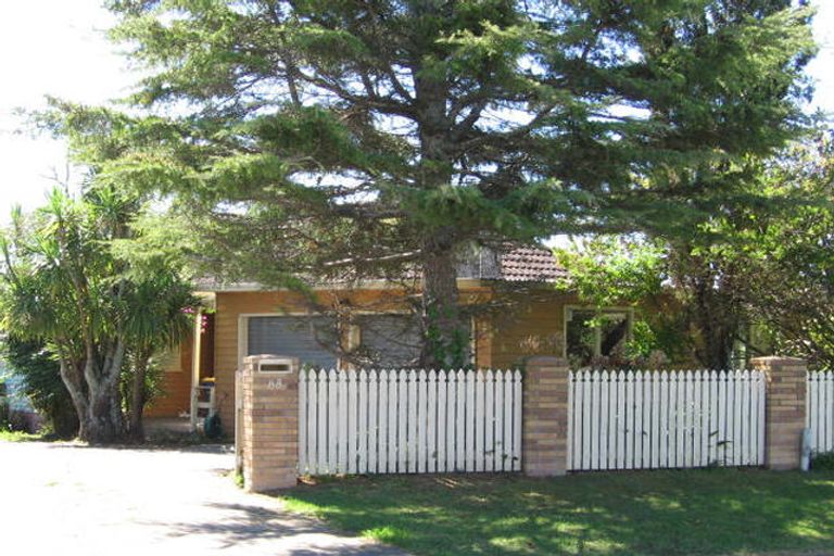 Photo of property in 88 Divich Avenue, Te Atatu South, Auckland, 0610