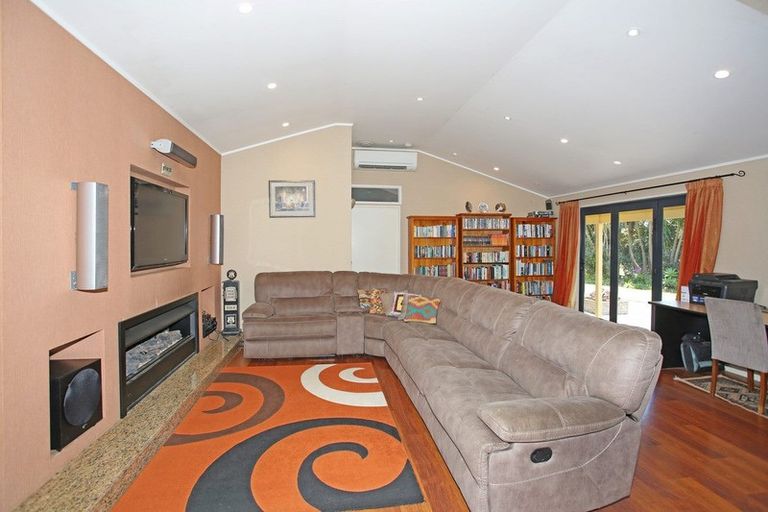 Photo of property in 166 Holmes Road, Waiuku, 2682