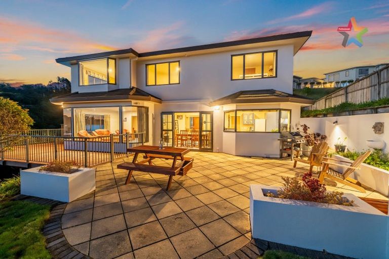 Photo of property in 9 Oceanview Terrace, Tirohanga, Lower Hutt, 5010