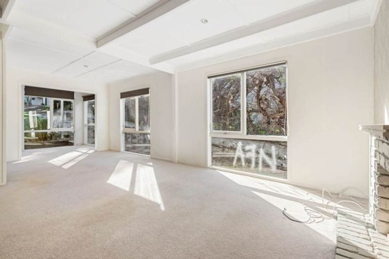 Photo of property in 10 Wyoming Avenue, Murrays Bay, Auckland, 0630