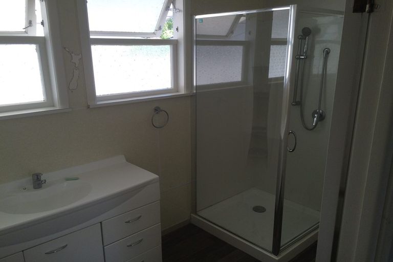 Photo of property in 30a Tramway Road, Beach Haven, Auckland, 0626