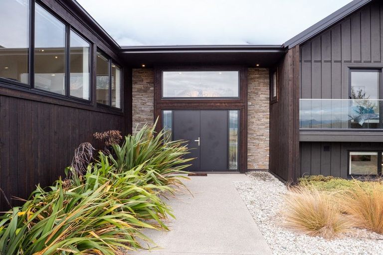 Photo of property in 35 Jacks Point Rise, Jacks Point, Queenstown, 9371