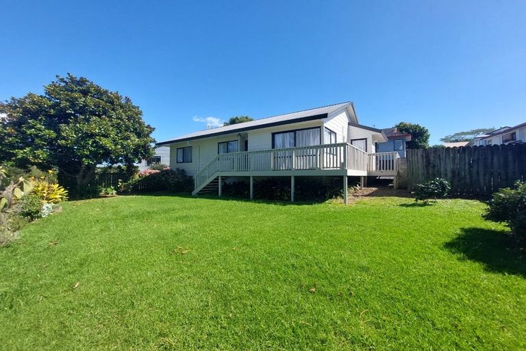 Photo of property in 2/13 Coubray Place, Botany Downs, Auckland, 2010
