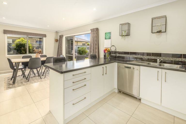 Photo of property in 5 Pearson Place, Paraparaumu, 5032