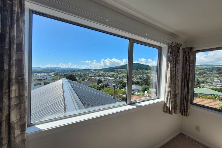 Photo of property in 3 Saint Aidans Way, Tawa, Wellington, 5028