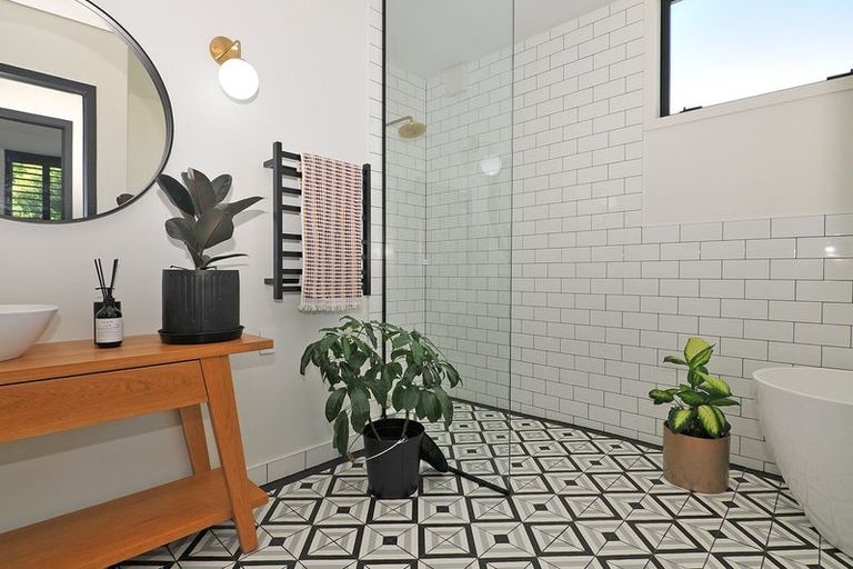 Photo of property in 12 Helen Street, Brooklyn, Wellington, 6021