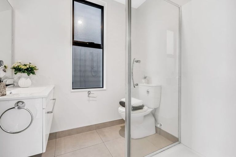 Photo of property in 15 Battalion Drive, Papakura, 2110