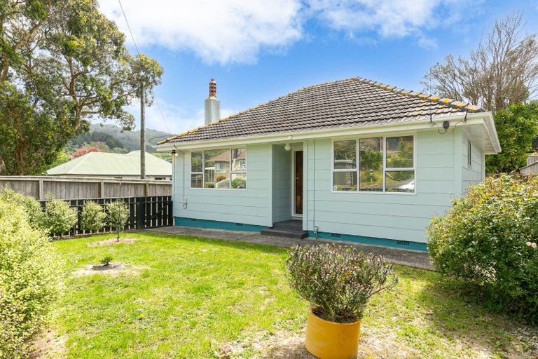 Photo of property in 9 Kowhai Street, Tawa, Wellington, 5028