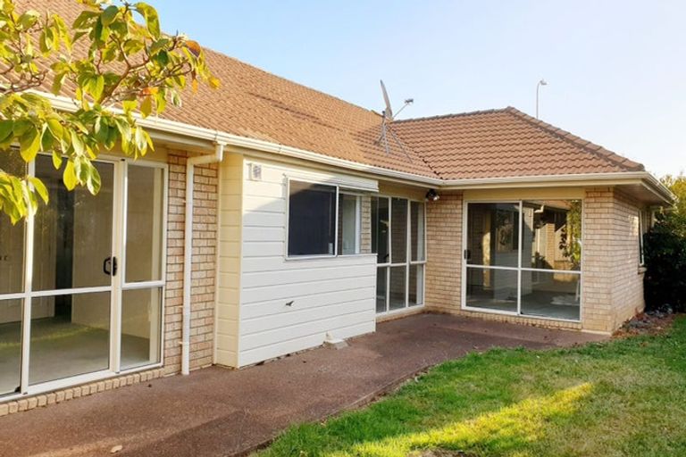 Photo of property in 104 Bob Charles Drive, Golflands, Auckland, 2013