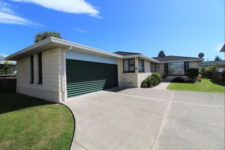 Photo of property in 10 Timaru Road, Waimate, 7924