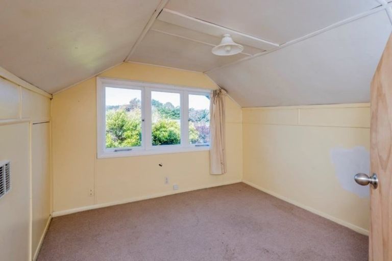 Photo of property in 35 Rangihiroa Street, Waikanae Beach, Waikanae, 5036