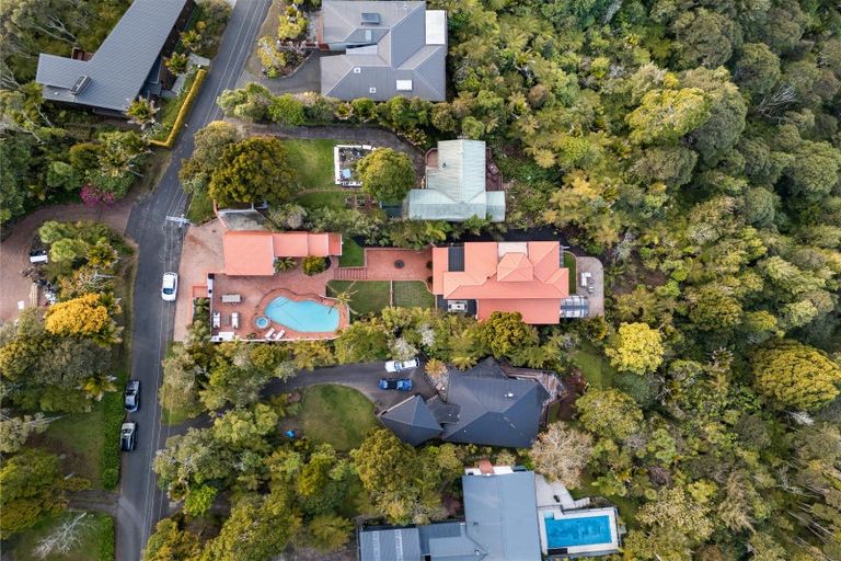 Photo of property in 35 Tawini Road, Titirangi, Auckland, 0604