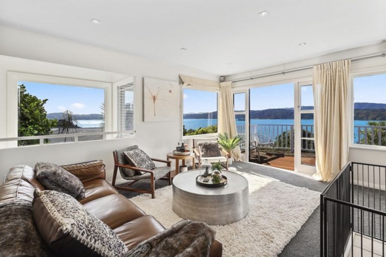 Photo of property in 22 Tai Paku Paku Road, Karaka Bays, Wellington, 6022