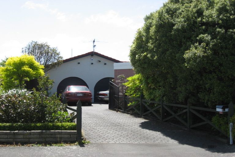 Photo of property in 5a Calbreath Place, Russley, Christchurch, 8042