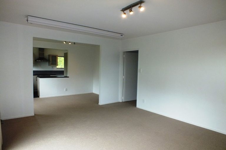 Photo of property in 1/19 Saddleback Rise, Murrays Bay, Auckland, 0630