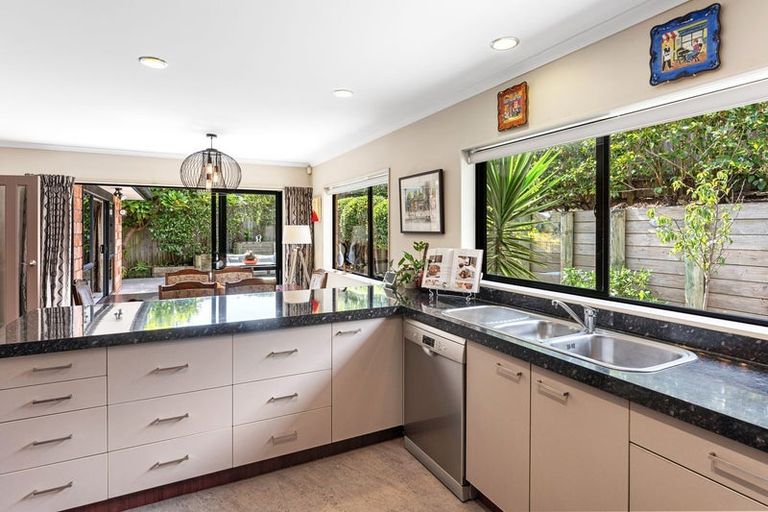 Photo of property in 21 Campion Road, Waikanae Beach, Waikanae, 5036