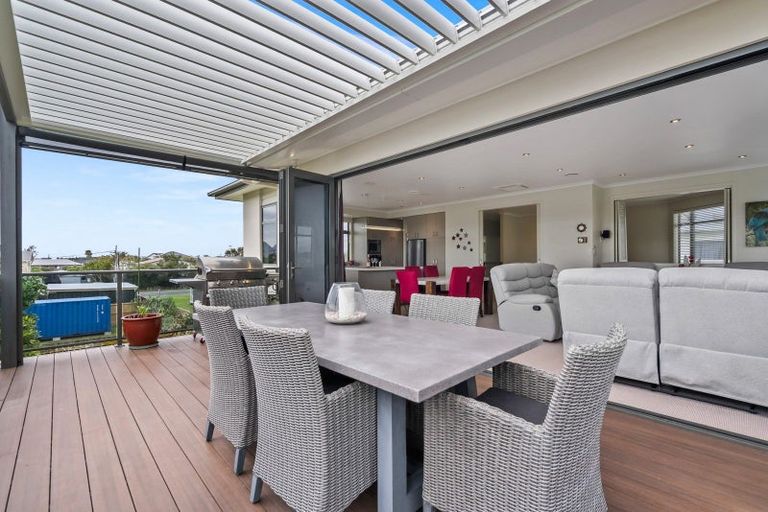 Photo of property in 16 Fred Carr Place, One Tree Point, 0118