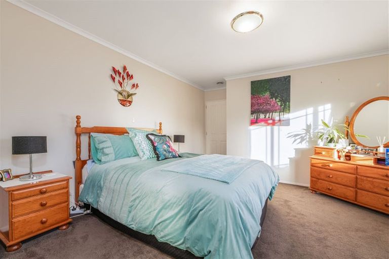 Photo of property in 120 Buscomb Avenue, Henderson, Auckland, 0610