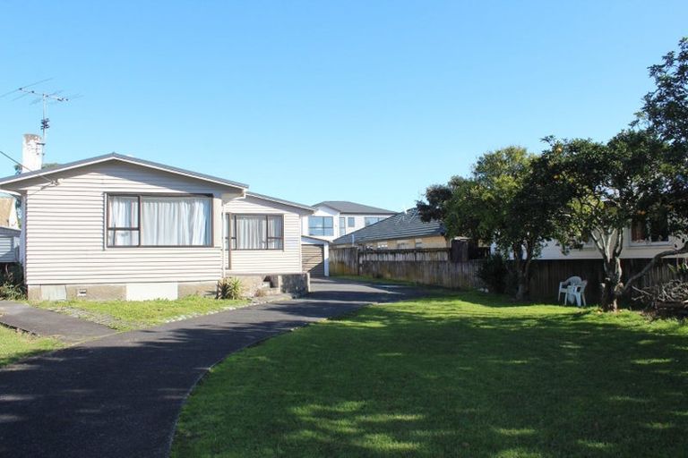 Photo of property in 18 Saint Leonards Road, Kelston, Auckland, 0602