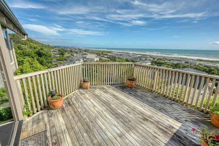 Photo of property in 14 Stanton Crescent, Karoro, Greymouth, 7805