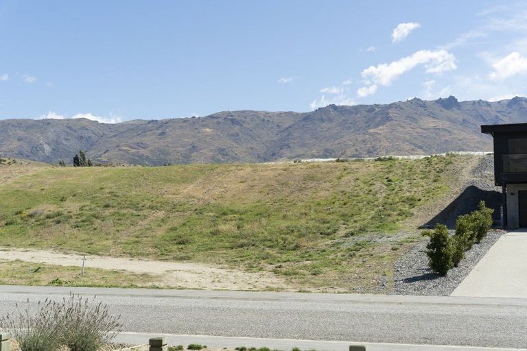 Photo of property in 55 Stratford Drive, Mount Pisa, Cromwell, 9383