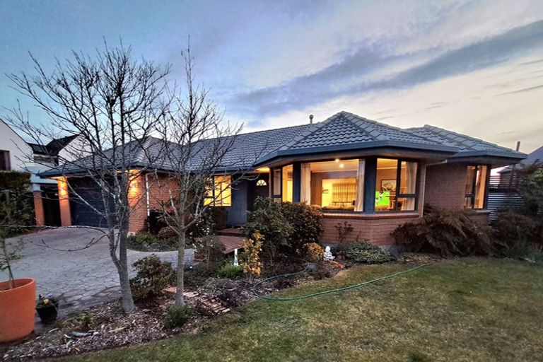 Photo of property in 17 Orlando Crescent, Waimairi Beach, Christchurch, 8083