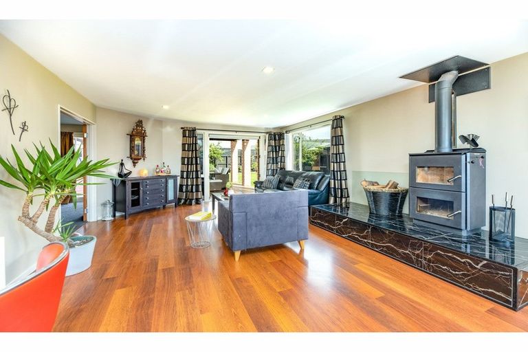 Photo of property in 49 Orlando Crescent, Waimairi Beach, Christchurch, 8083