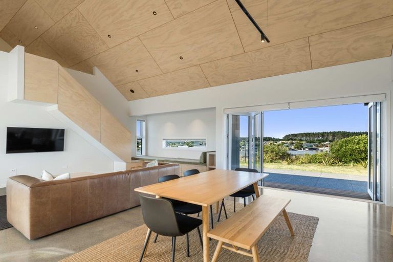 Photo of property in 2 Rangeview Rise, Foxton Beach, Foxton, 4815