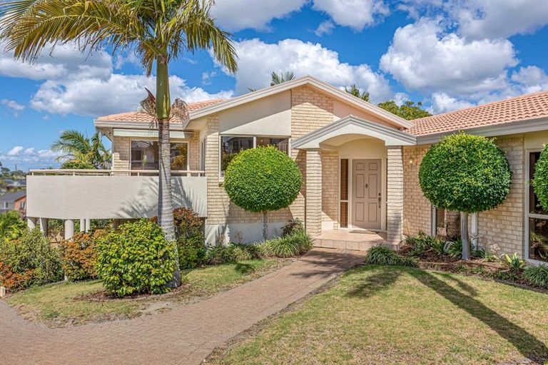 Photo of property in 16 Tornado Place, West Harbour, Auckland, 0618