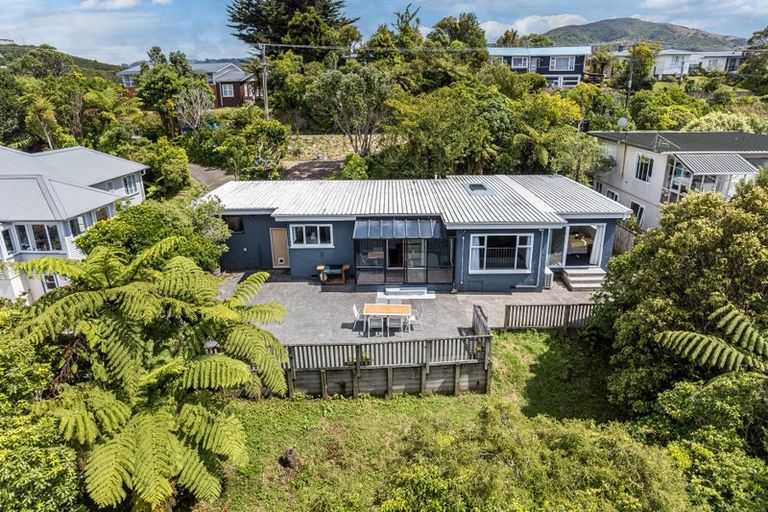 Photo of property in 51 Poto Road, Normandale, Lower Hutt, 5010