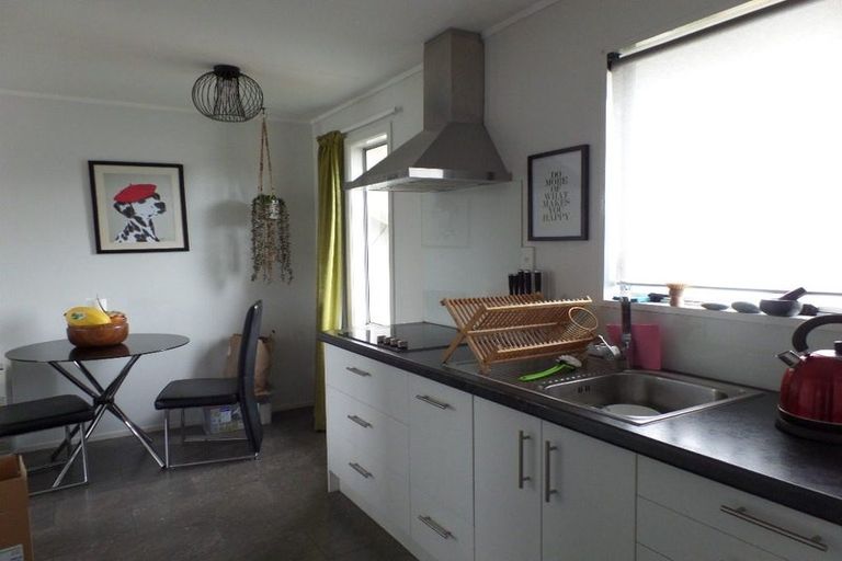 Photo of property in 17 Mckellar Place, Hornby, Christchurch, 8042