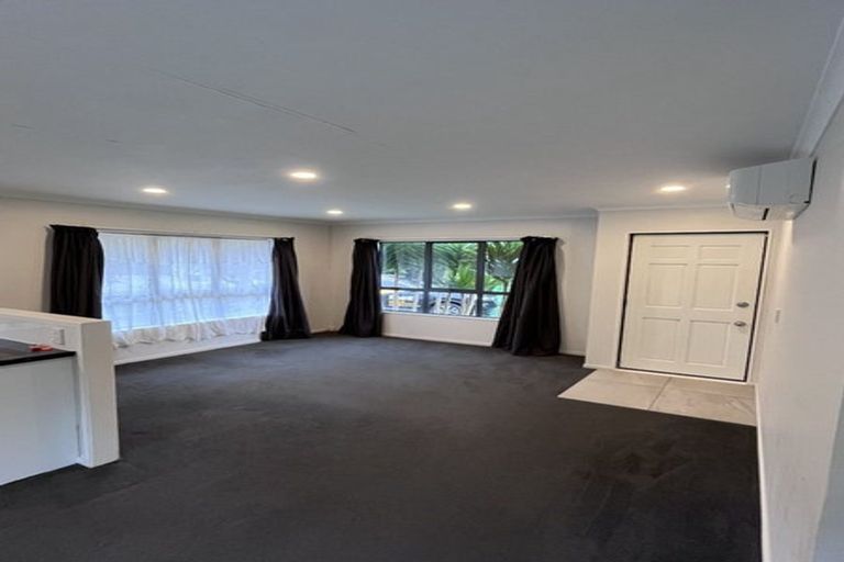 Photo of property in 36 Serwayne Place, Sunnyvale, Auckland, 0612