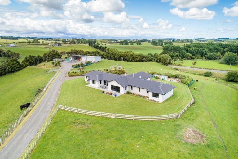 Photo of property in 760 Halcombe Road, Halcombe, Feilding, 4775