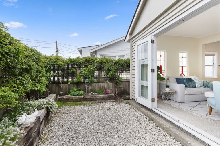 Photo of property in 13 Ferry Street, Seatoun, Wellington, 6022
