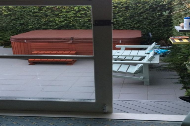 Photo of property in 1/40 East Coast Road, Milford, Auckland, 0620