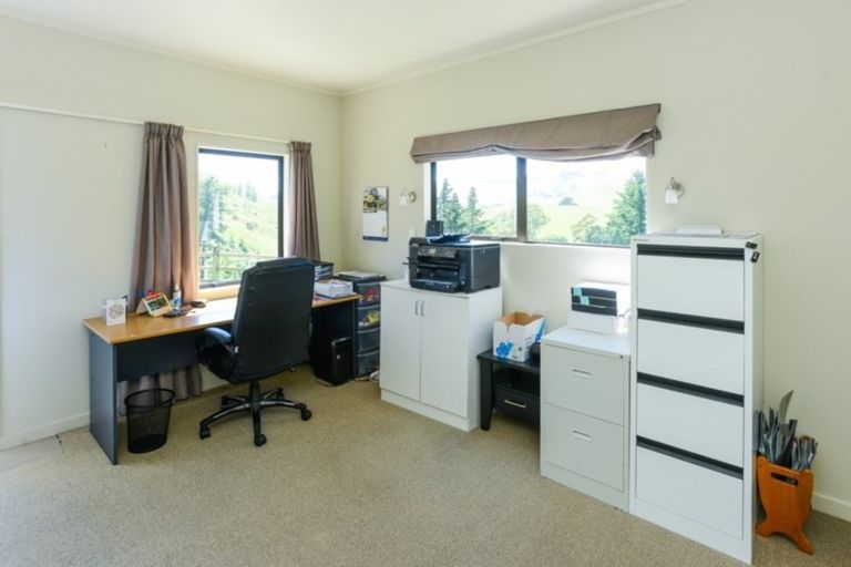 Photo of property in 21 Rochfort Road, Kahuranaki, Havelock North, 4295