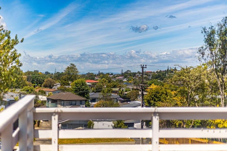 Photo of property in 15 Stottholm Road, Titirangi, Auckland, 0604